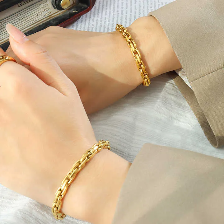 سوار سلسلة من الفولاذ المقاوم للصدأ بتصميم عصري مخصص -  Personalized Fashion Stainless Steel Bracelet Waterproof Chain Bracelet
