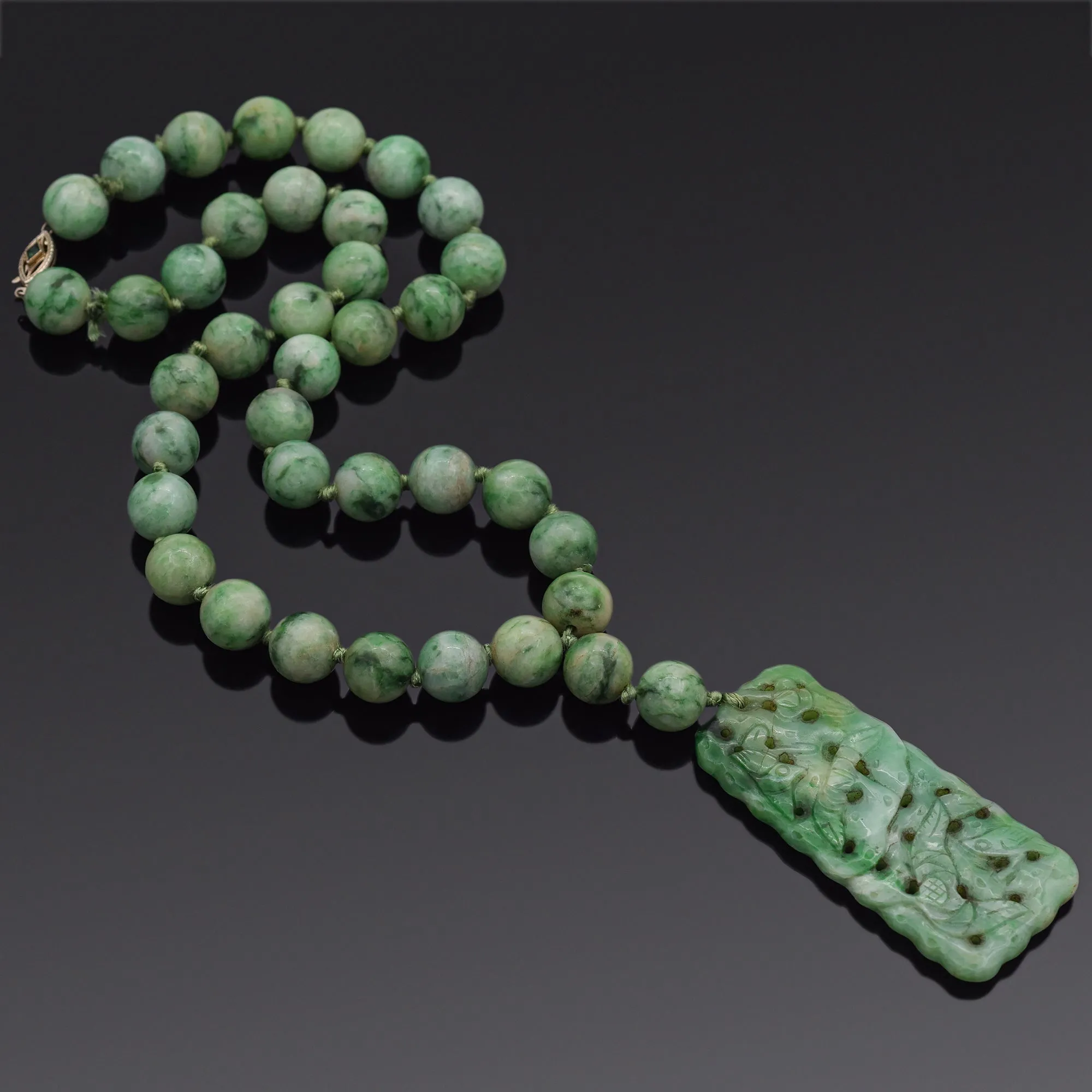 Antique 14K White Gold Green Jade Beaded Strand Carved Bird Pendant Necklace