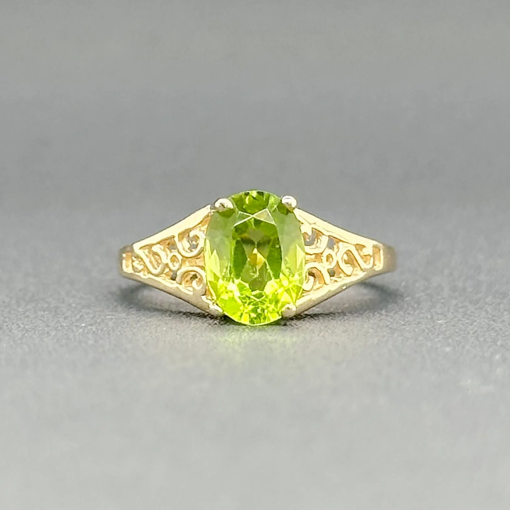 Estate 14K Y Gold 1.38ct Peridot Ring