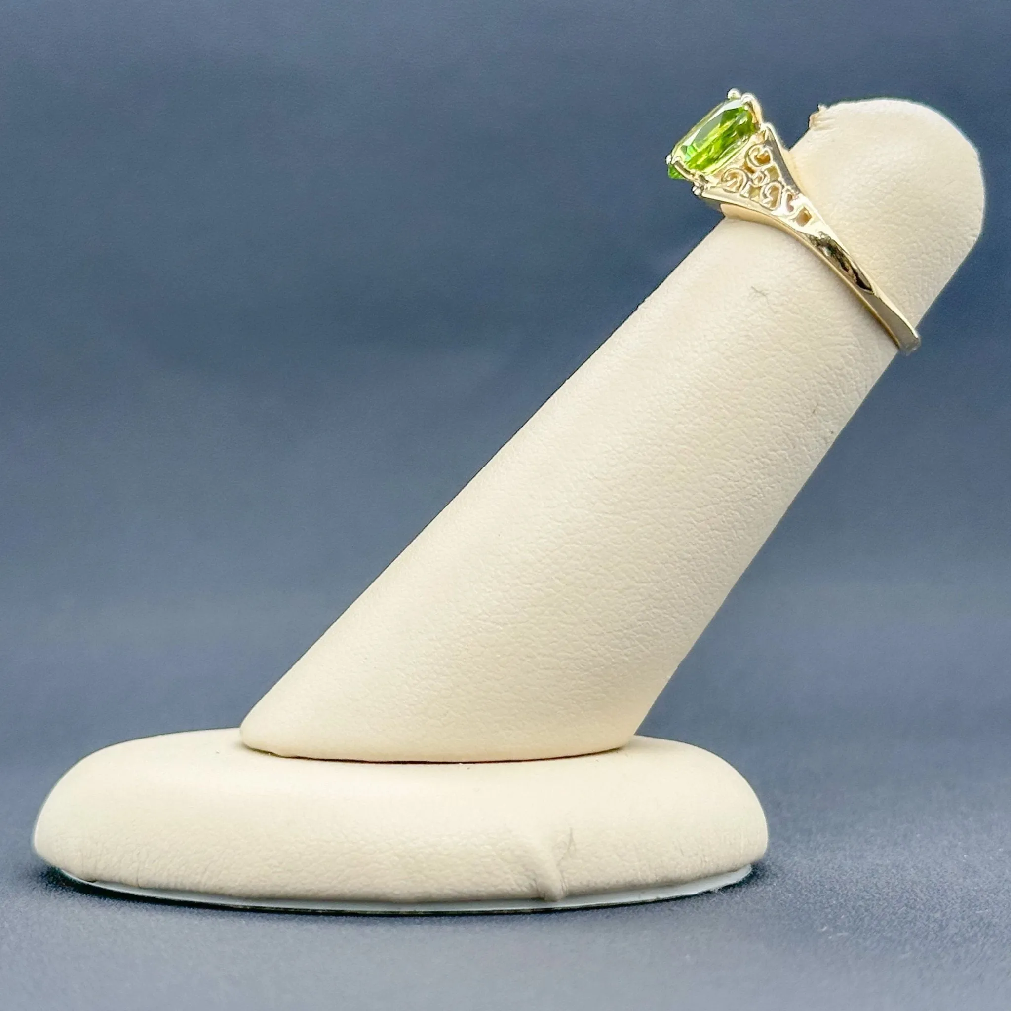 Estate 14K Y Gold 1.38ct Peridot Ring
