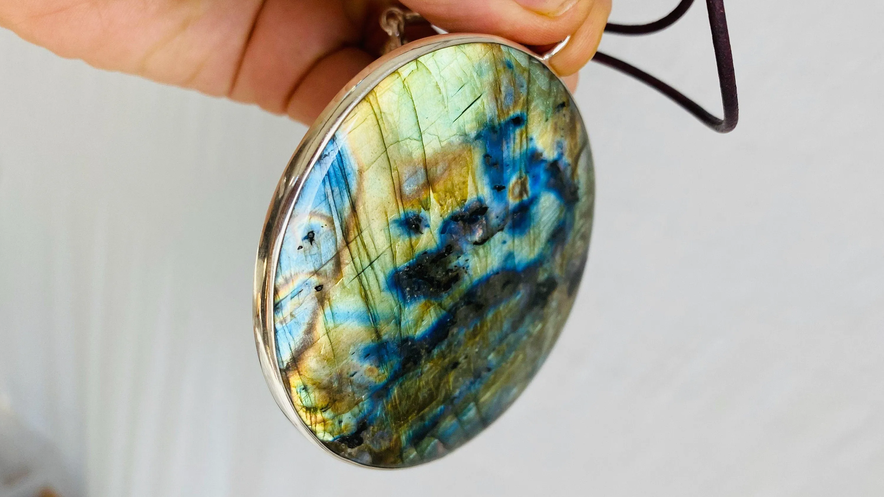 Labradorite Silver Pendant Necklace. Sterling Silver. 1213