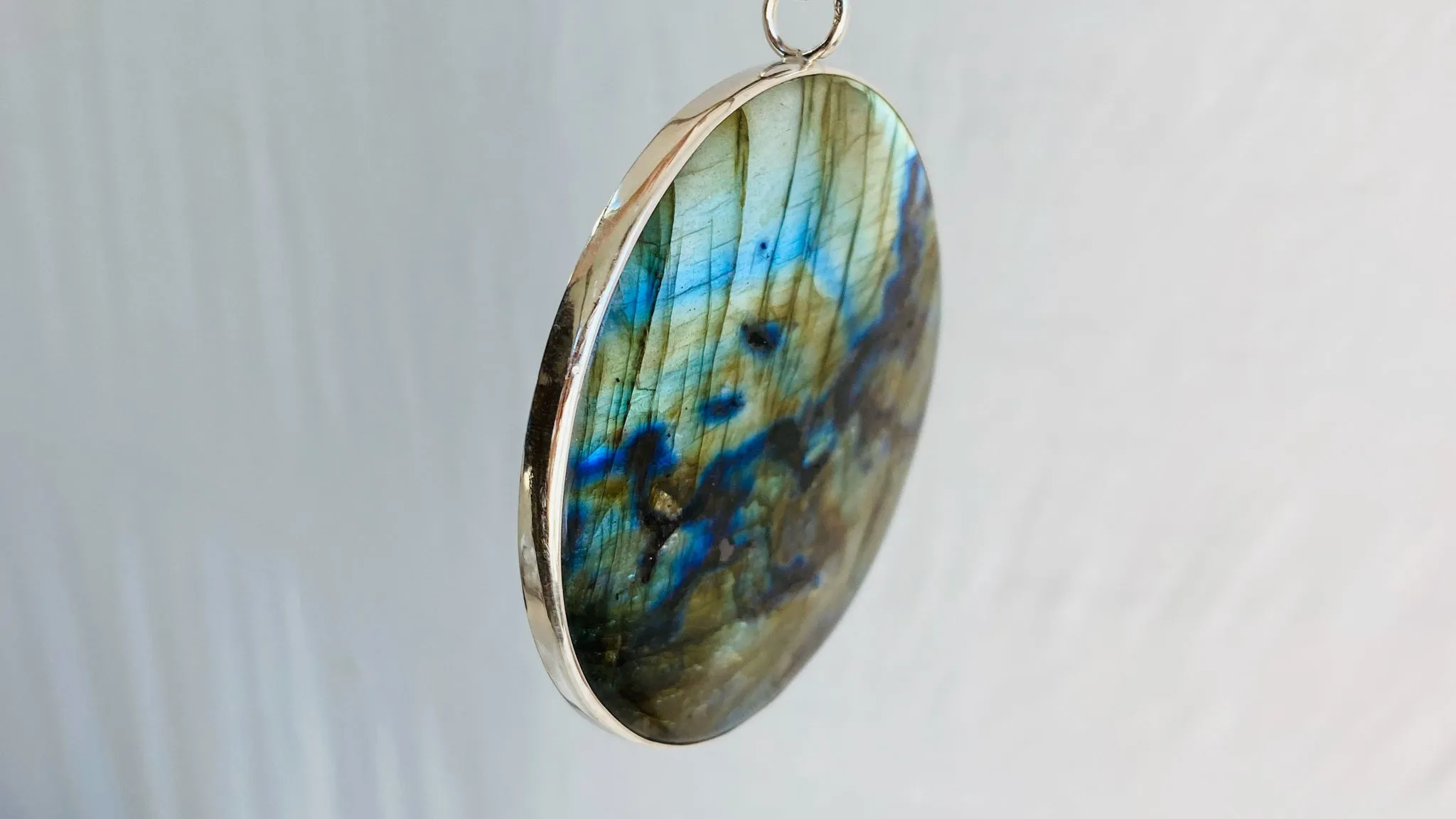 Labradorite Silver Pendant Necklace. Sterling Silver. 1221